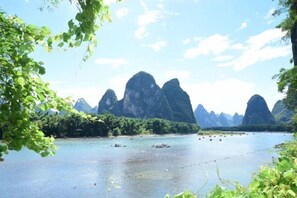 View from property - Wonton Hotel Yangshuo (Yangshuo)