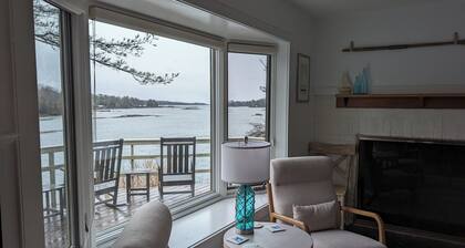 Blue Lobster! 2-BR/1.5 BA with Heat, AC, Deck and Seasonal Dock in Harpswell