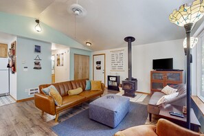 TV, fireplace, DVD player, ping pong