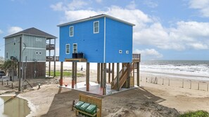 Una spiaggia nelle vicinanze
