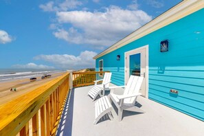 Property grounds - Fishy Business| Beach Front Oasis!  Sleeps 20! (Bolivar Peninsula)
