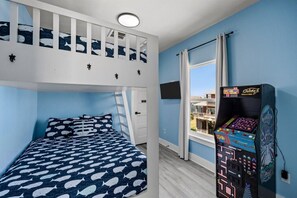 5 bedrooms, desk, free WiFi, bed sheets