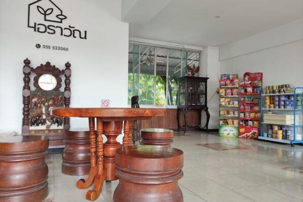 المنشأة من الداخل