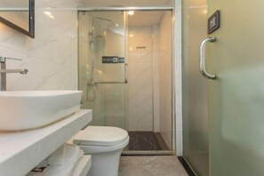 A bathroom with a toilet, sink, and glass-enclosed shower. - 7 Days Premium Hotel（Shenzhen North Station Yicheng Center Branch） (Shenzhen)