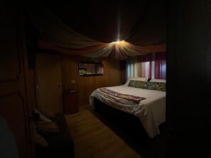 1 chambre, fer et planche à repasser, Wi-Fi, draps fournis