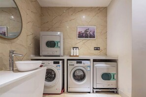 Bathroom - IU Hotels (Jingshan)