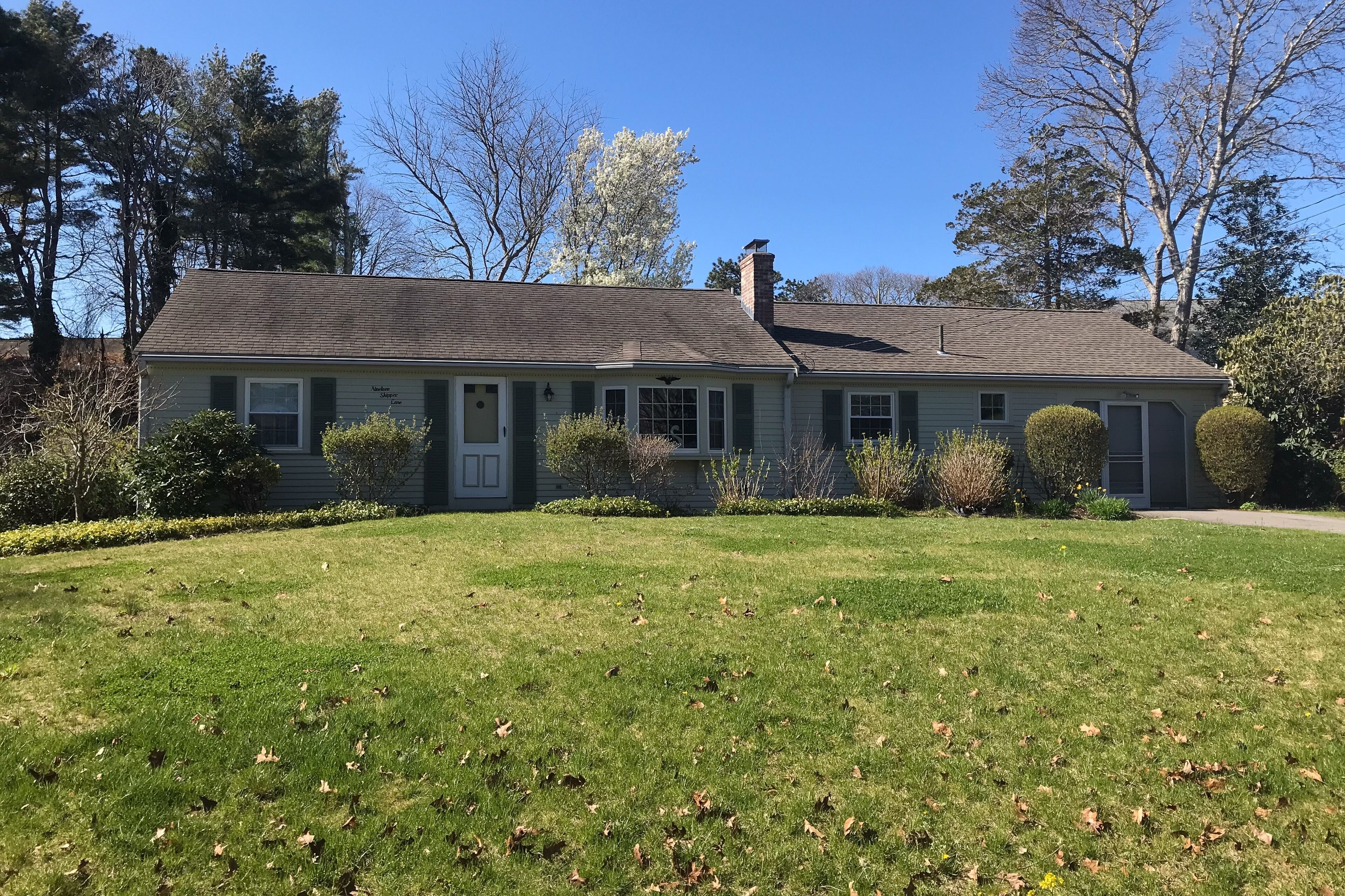 Beachside cottage with enclosed yard, outdoor shower - walk to beach boardwalk