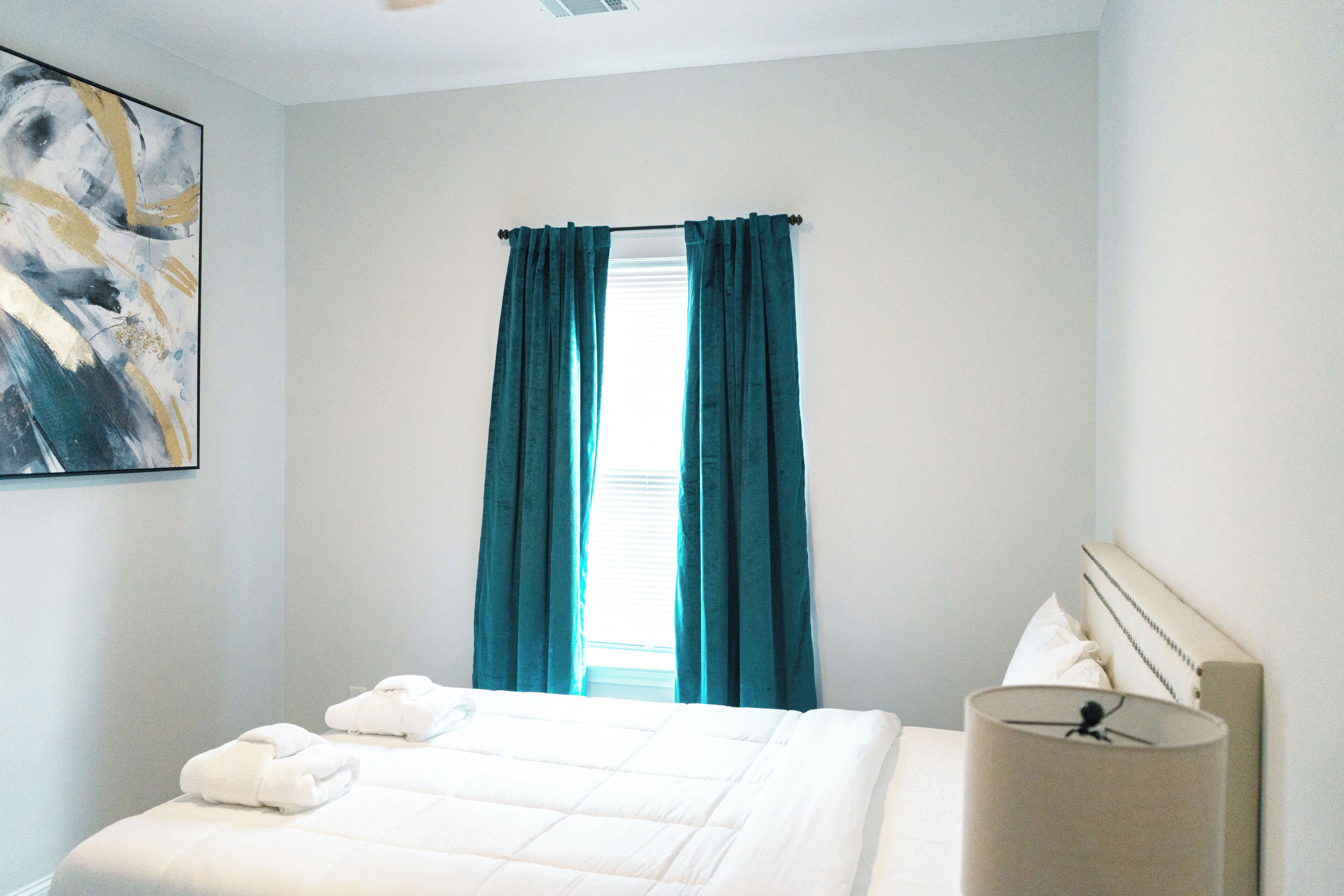 3 habitaciones, escritorio, tabla de planchar con plancha y wifi gratis 