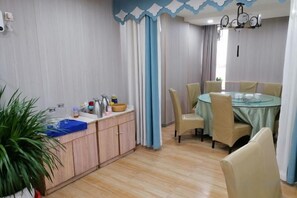 Unclassified image, 2 of 45, button - Korla Ronghui Yi Hotel (Xiangli Avenue Food Street Branch) (Korla)