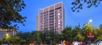 Korla Ronghui Yi Hotel (Xiangli Avenue Food Street Branch)