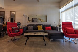 Leilighet – superior, 2 soverom, bassengutsikt | Oppholdsområde