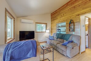 Televisión, reproductor de DVD, videoteca