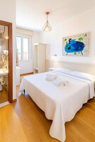 Ropa de cama de alta calidad, minibar, escritorio y wifi gratis 