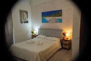 Klassieke kamer, 1 twee- of 2 eenpersoonsbedden | Een bureau, gratis wifi, beddengoed