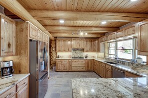 Fridge, microwave, stovetop, coffee/tea maker - Remote Idaho Mountain Lodge w/ River Access! (Challis)