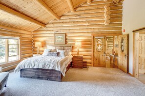4 bedrooms, desk, iron/ironing board, Internet - Remote Idaho Mountain Lodge w/ River Access! (Challis)