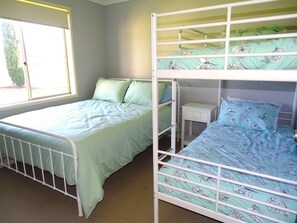 4 habitaciones, tabla de planchar con plancha y wifi gratis 