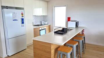 Microwave, dishwasher