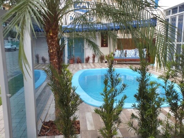 Kolam renang outdoor