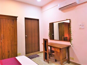 3 habitaciones, tabla de planchar con plancha, wifi y ropa de cama 