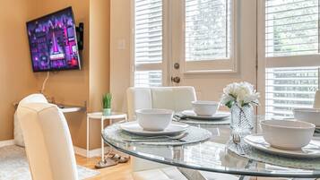 Deluxe Townhome | Living area