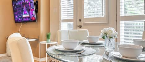Deluxe Townhome | Living area