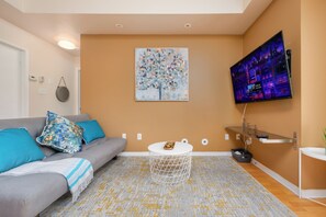 Living area - Cozy 1 Bedroom Townhouse (Mississauga)