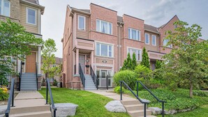 Unclassified image, 3 of 19, button - Cozy 1 Bedroom Townhouse (Mississauga)