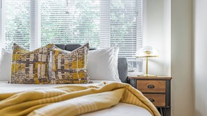 Unclassified image, 2 of 19, button - Cozy 1 Bedroom Townhouse (Mississauga)