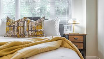 Deluxe Townhome | 1 bedroom, free WiFi