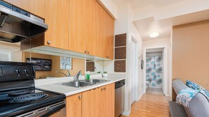 Unclassified image, 5 of 19, button - Cozy 1 Bedroom Townhouse (Mississauga)
