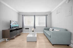 Living area - Riverbend by Lowkl (Fort Lauderdale)
