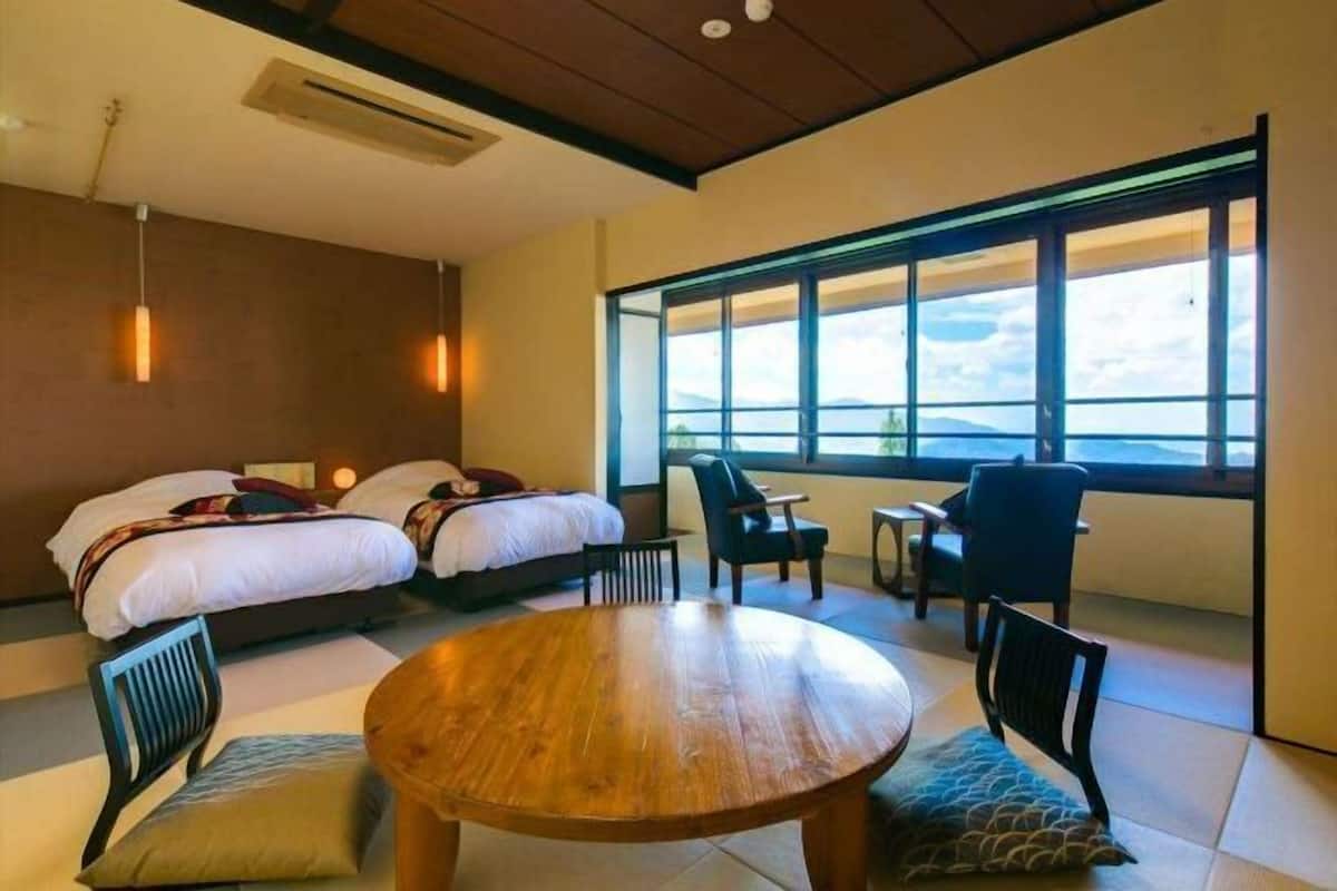 Down duvets, in-room safe, blackout curtains, free WiFi