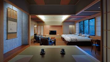 Executive Japanese Western Room | Down comforters, in-room safe, blackout drapes, WiFi (free)