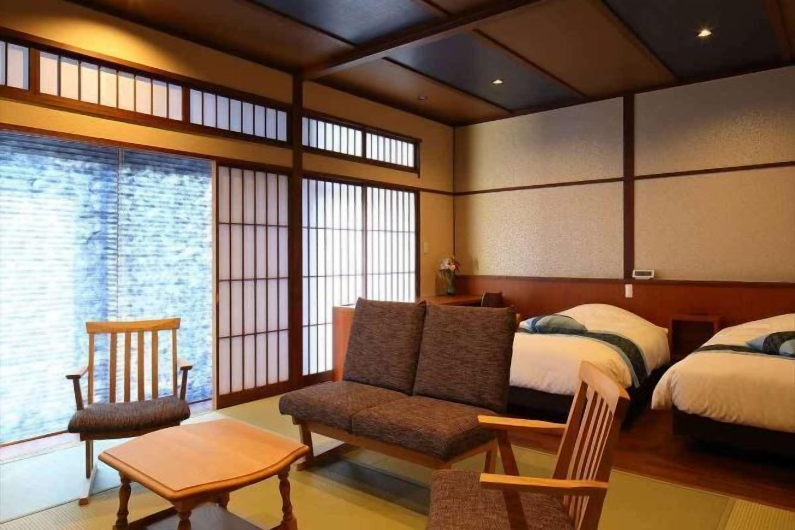 Down comforters, in-room safe, blackout drapes, free WiFi