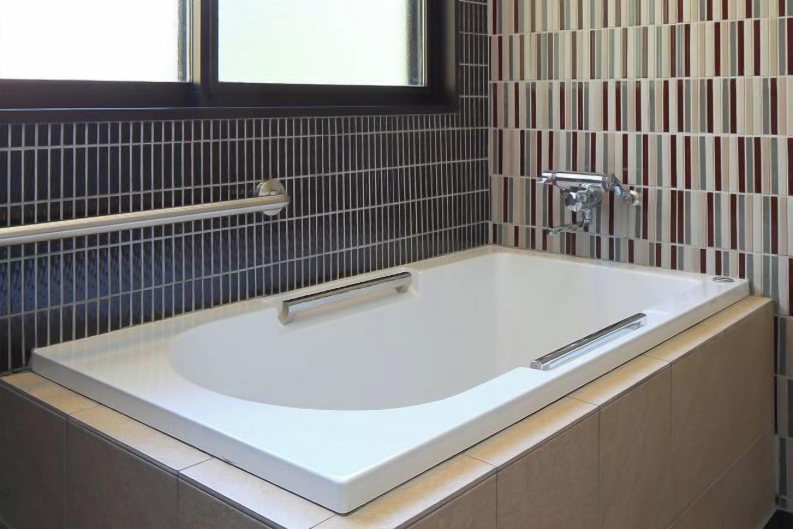 浴室 | 吹风机、拖鞋、坐浴桶、毛巾