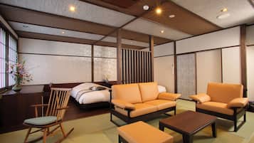 Down duvets, in-room safe, blackout curtains, free WiFi