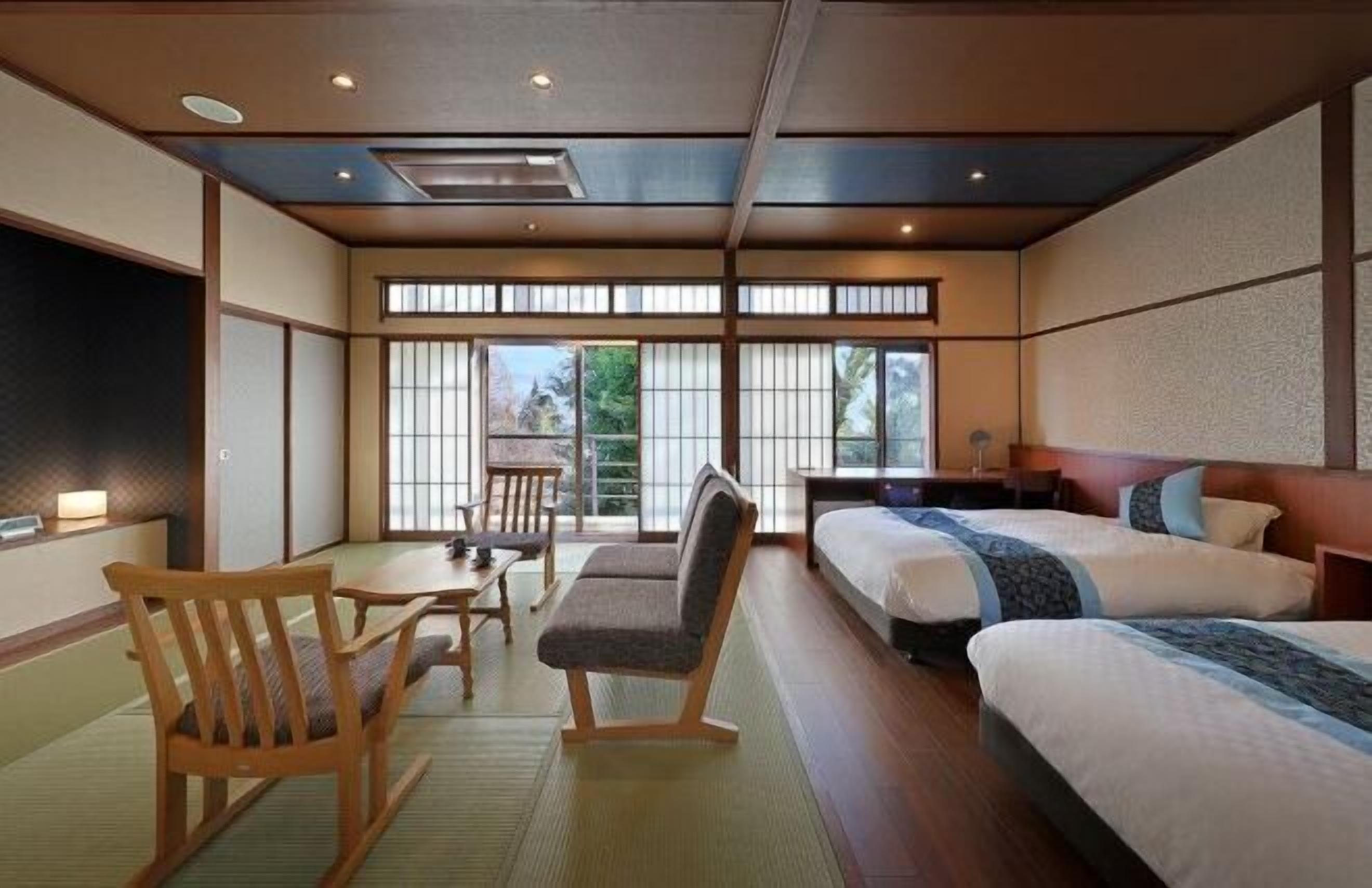 Down comforters, in-room safe, blackout drapes, free WiFi