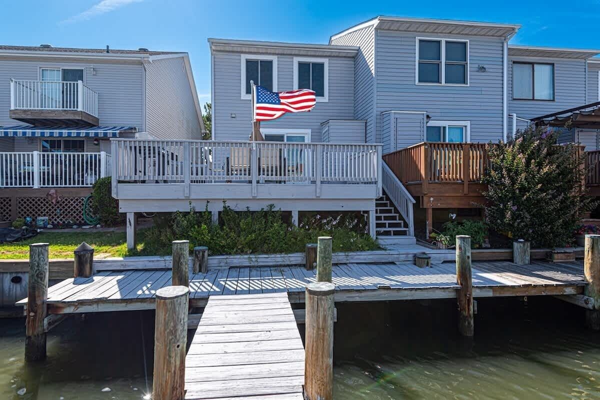 Plover Pride 2BA 1.5BA Bayfront Townhome with pier