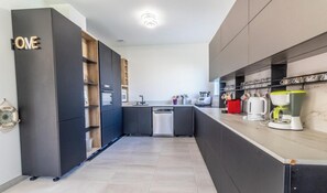 Private kitchen - Spacious 120m2 HOUSE 8km from the seaside resort of Ronce Les bains (Arvert)