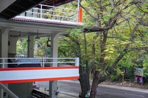 Khuôn viên nơi lưu trú