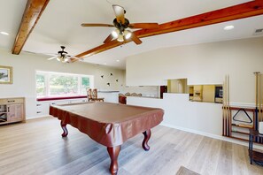 Games room - Secluded Oasis with Expansive Outdoor Spaces, Bay Views, and Modern Amenities (West Ocean City)