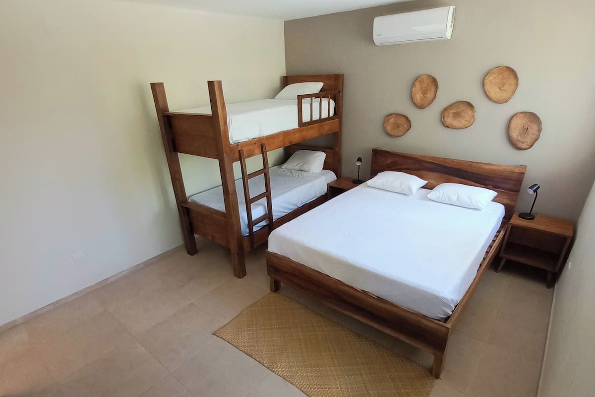 Family Room, Multiple Beds