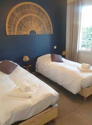 3 bedrooms, iron/ironing board, WiFi, bed sheets
