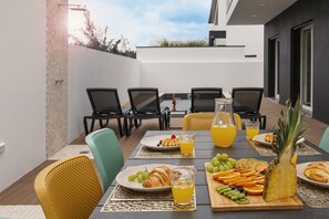 Outdoor dining - Casa Branca - Private Pool (Óbidos)