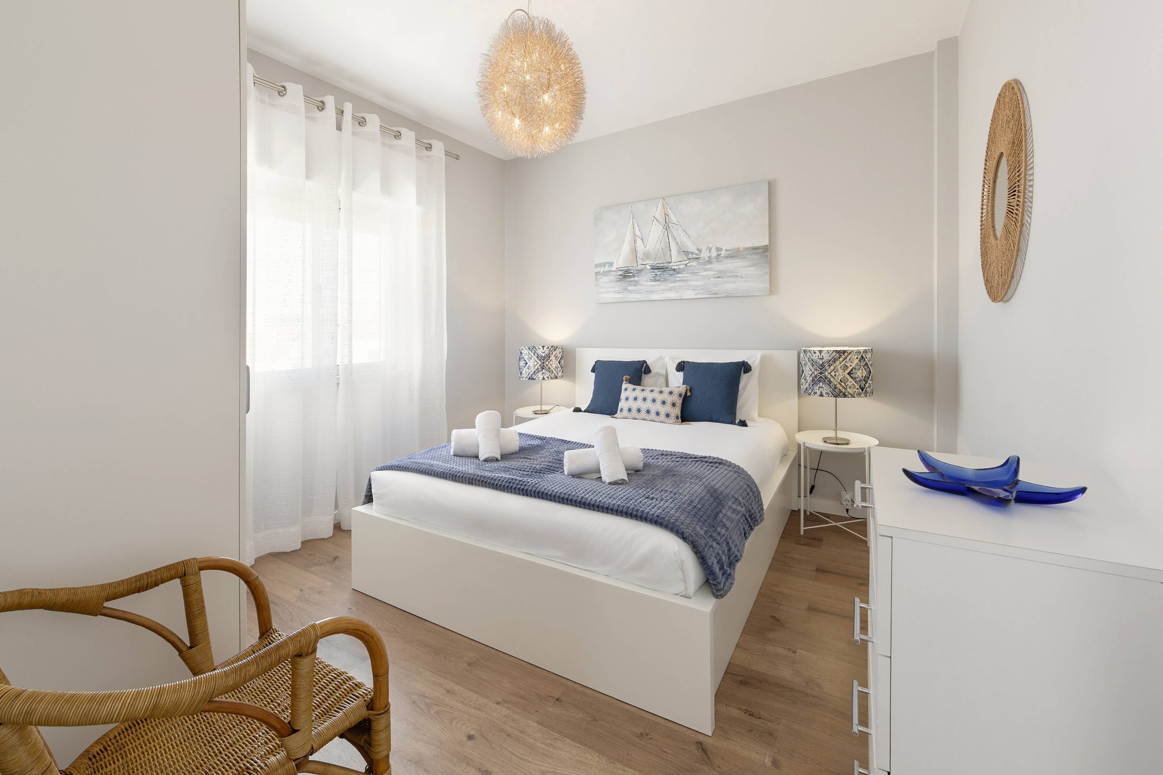 3 chambres, fer et planche à repasser, lit parapluie, accès Internet