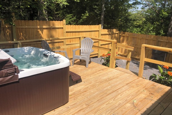 Banyera d'hidromassatge a l'aire lliure