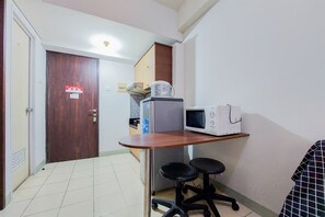 Deluxe Apartment | Private kitchen - Cozy Living And Tidy 2Br Serpong Greenview Apartment (South Tangerang)