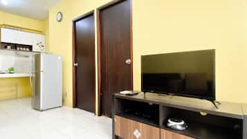 Deluxe Apartment | Living area