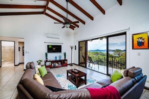 Televisión, oficina